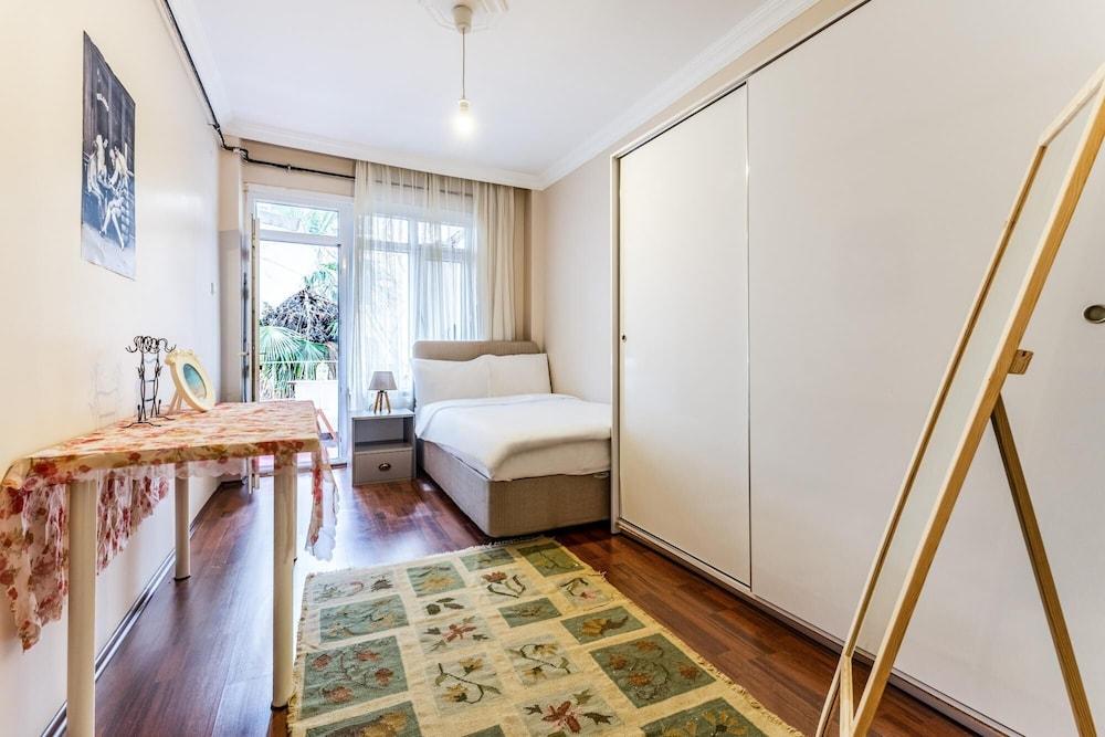 Modern Flat with Balcony in Uskudar 1