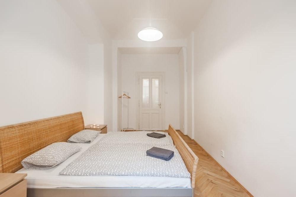 Central Apt with Netflix Subscription 1