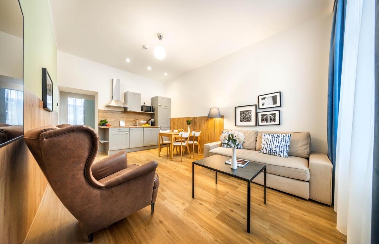 Jimmy's Apartments 3 2