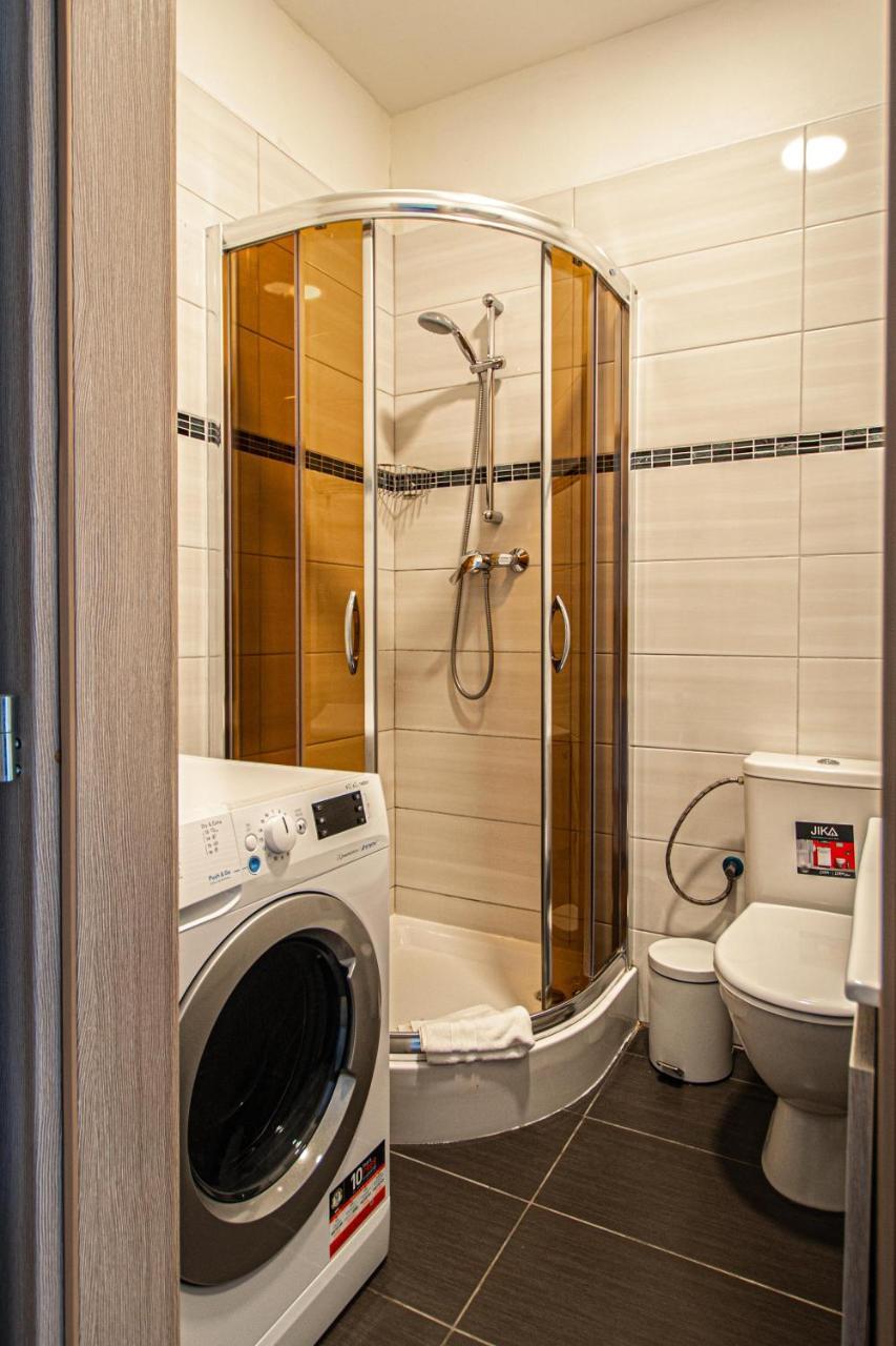 Executive Bright Apt. by Ruterra 1