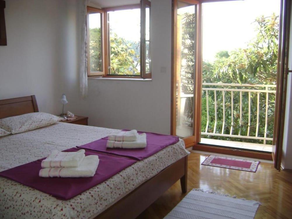 Beach Front Villa a Stone Throw Away From the Sea 1