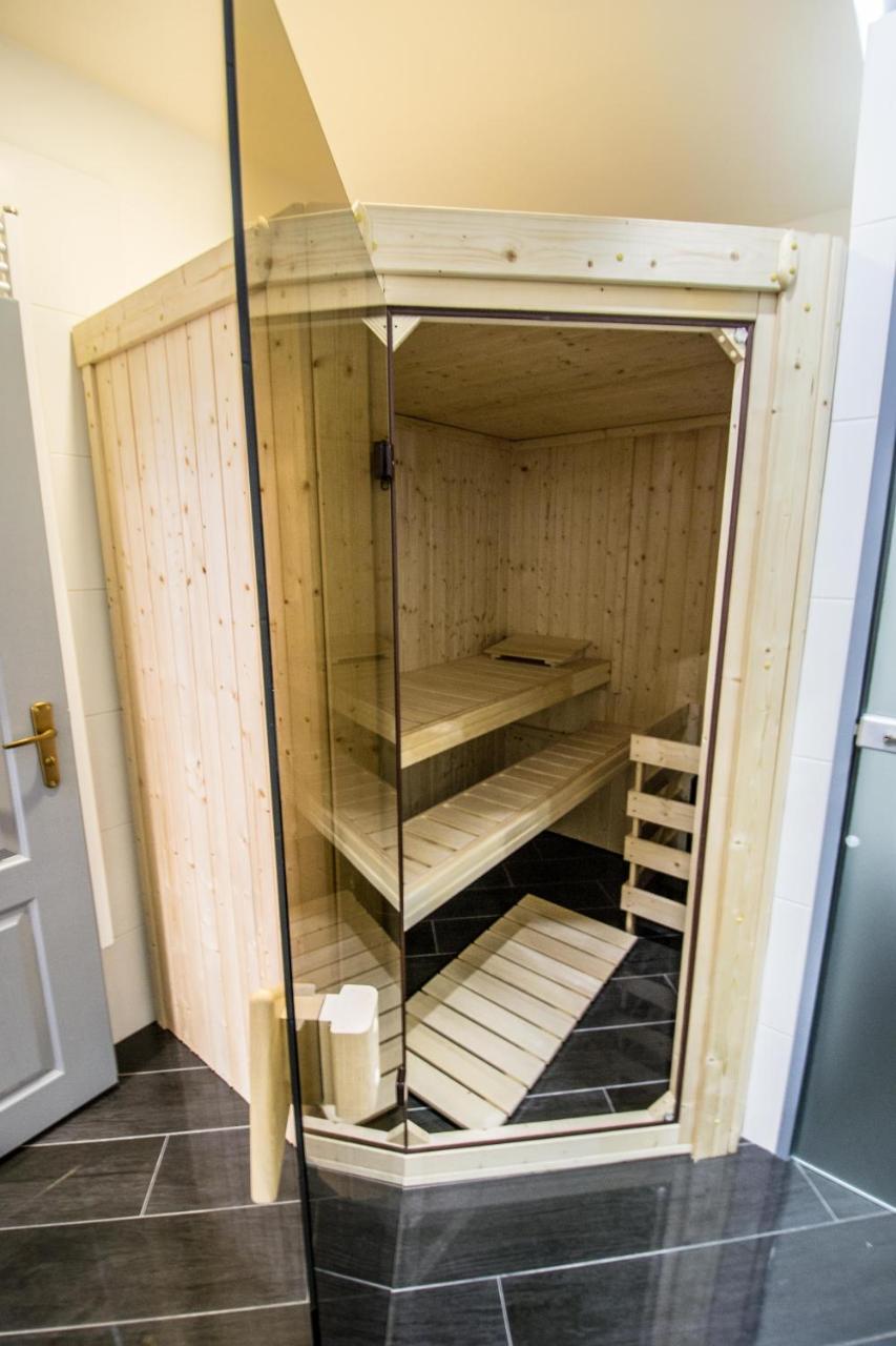 Brooklyn Sauna Apt by Ruterra 2