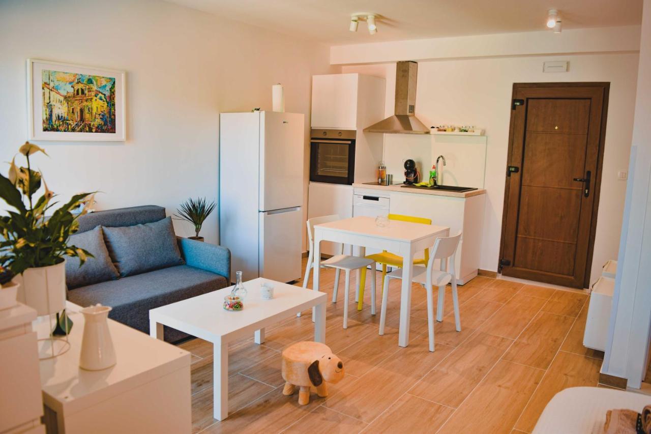 Studio Apartments Anija