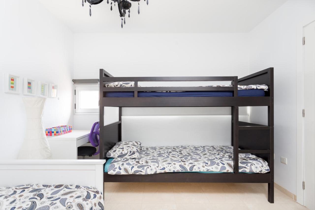 Modern House with Private Swimming Pool 2