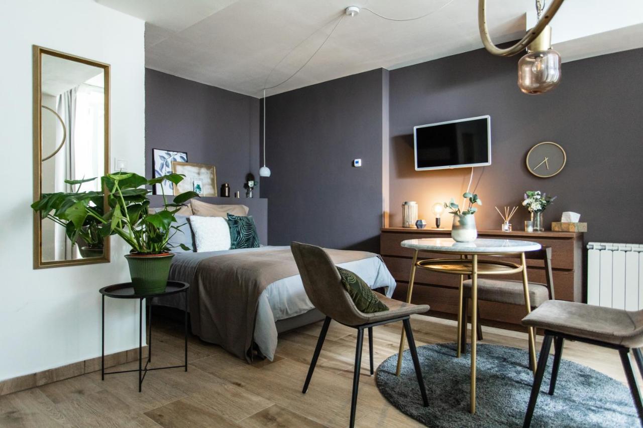 Cozy Modern Studio in Prague's Absolute Center