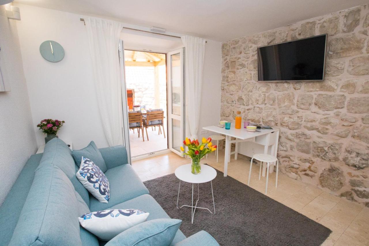 Vacation House Pietra 1