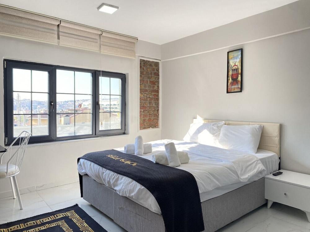 Redtentsuit in Stanbul