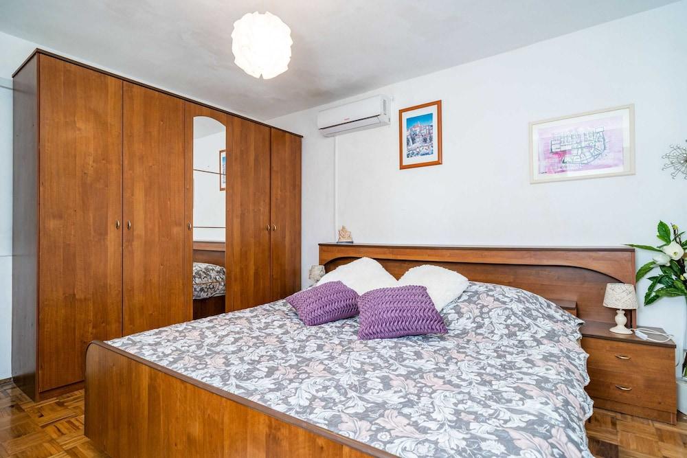 Apartments & Rooms Mara & Petrunjela 2