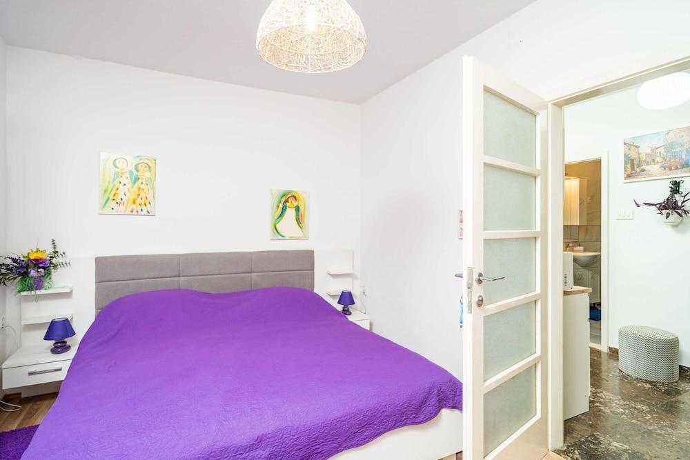 Apartments & Rooms Mara & Petrunjela 1