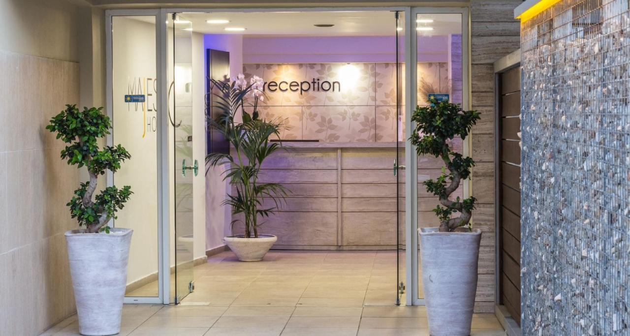 Majestic (Adults only) 1