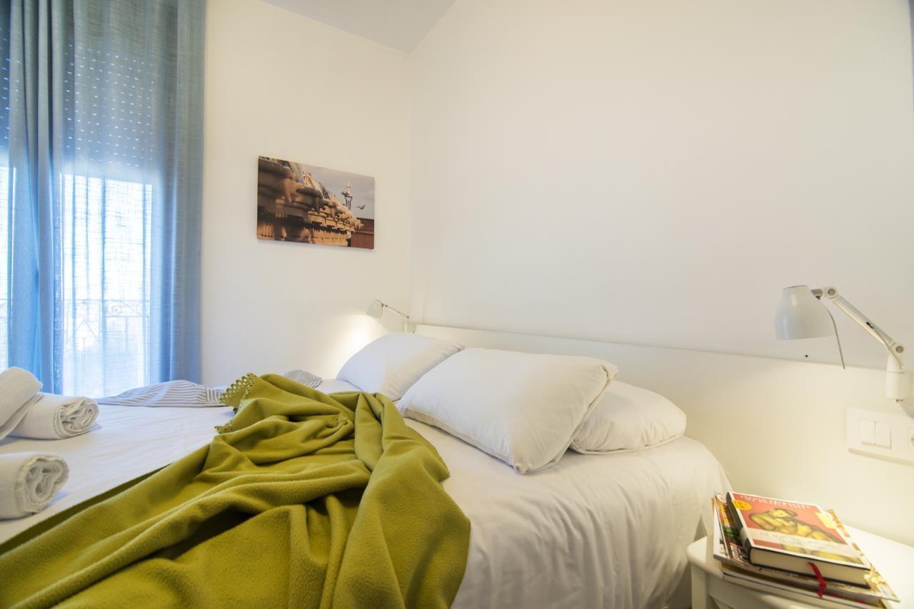 Happy People – Sagrada Familia Sant Pau 1