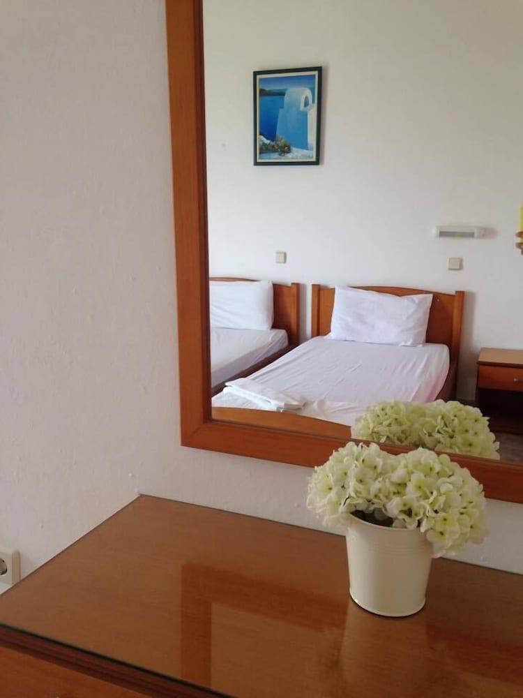 Elpida Beach Studios 2