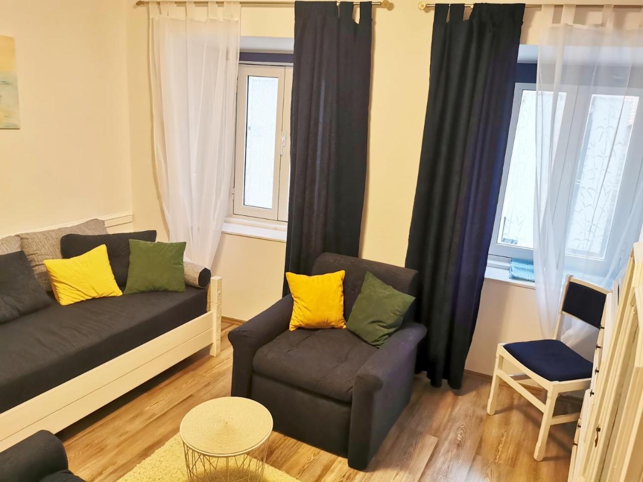 Old Town Apartment Theo 2