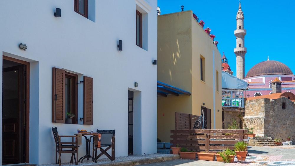 Utopia Luxury Suites (Adults only)