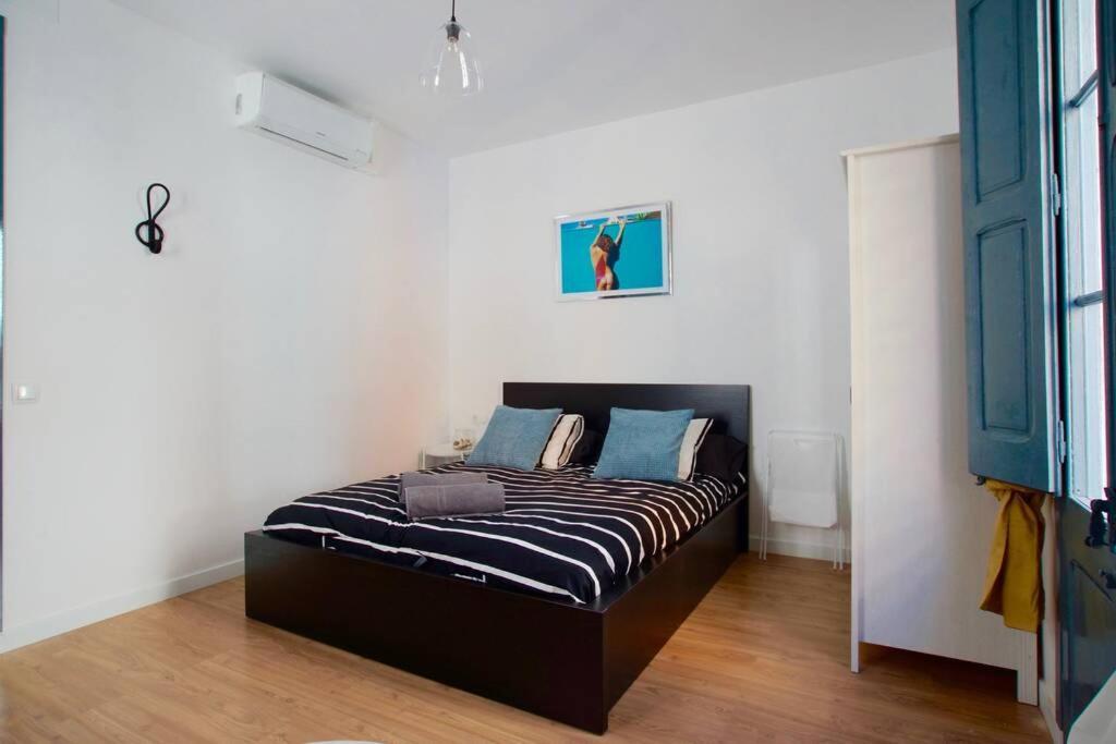 Lovely Flat Fira Mwc