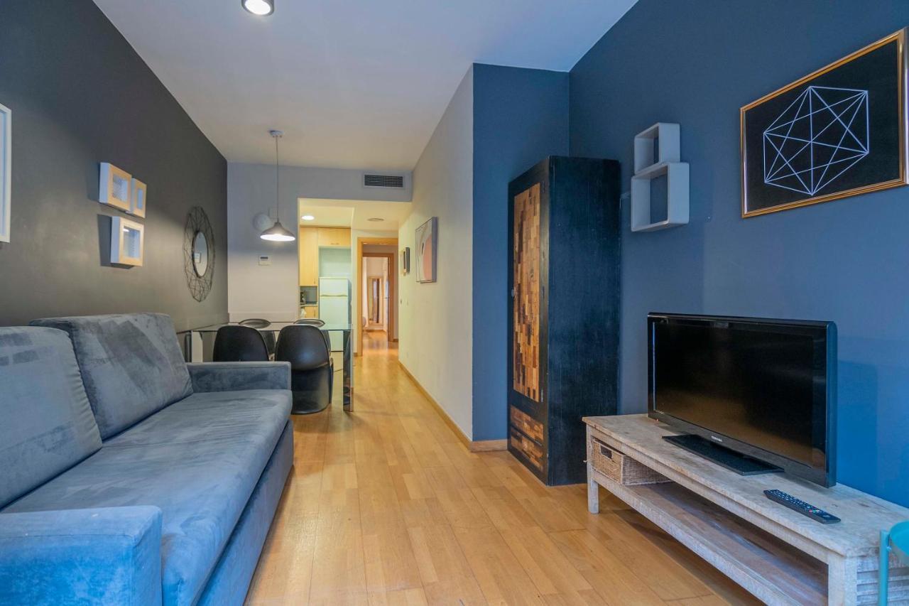 Modern And Bright Apartment in Eixample 1-2 (Adults Only)