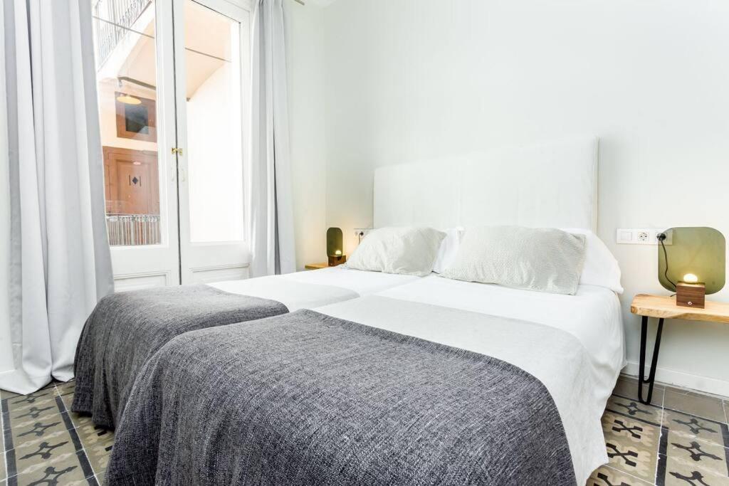 4bedroom Apart with Balcony in las Ramblas 1 1 (Adults Only) 2