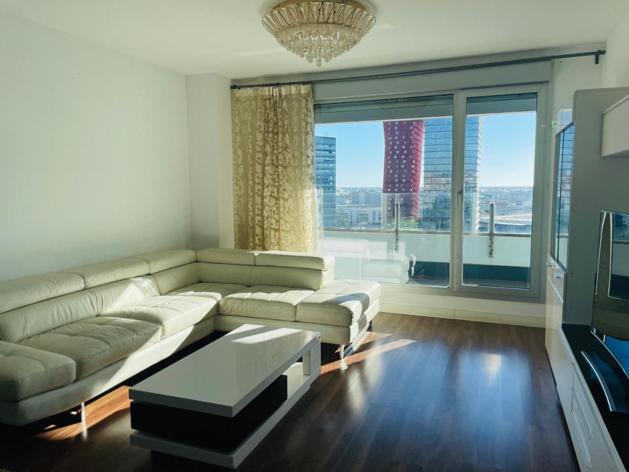 Fira de Barcelona City View Apartment with Garage Parking 1