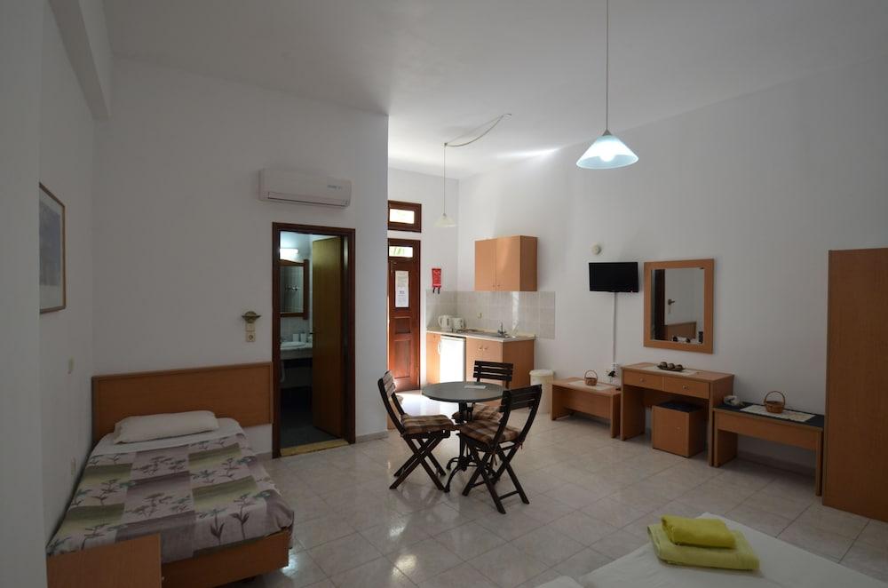 Philippos Studios & Apartments 1