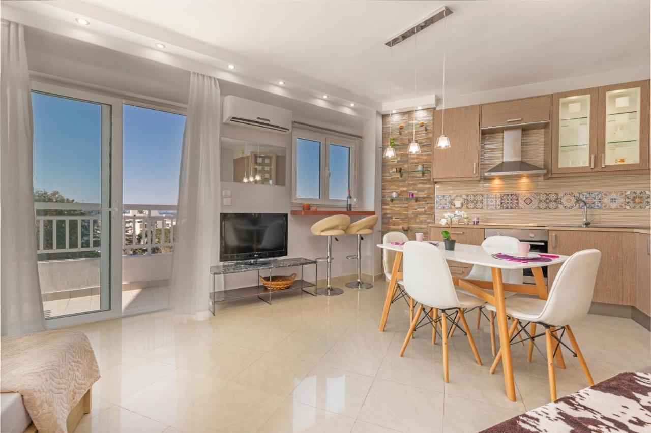 4. Sea View Luxury Suite for 4 in Rhodes Centre! 2