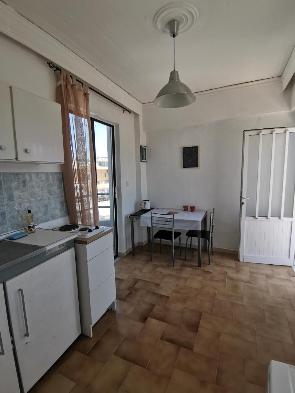 3rd Floor Appartment in the Center with Sea View 2