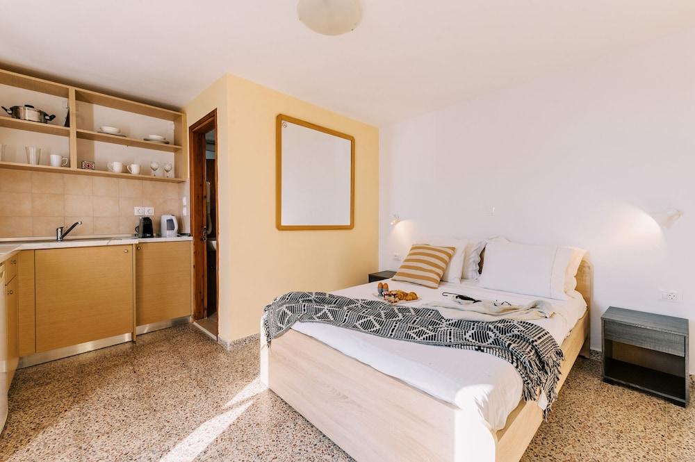 Arte Lindos Villa & Suites 1