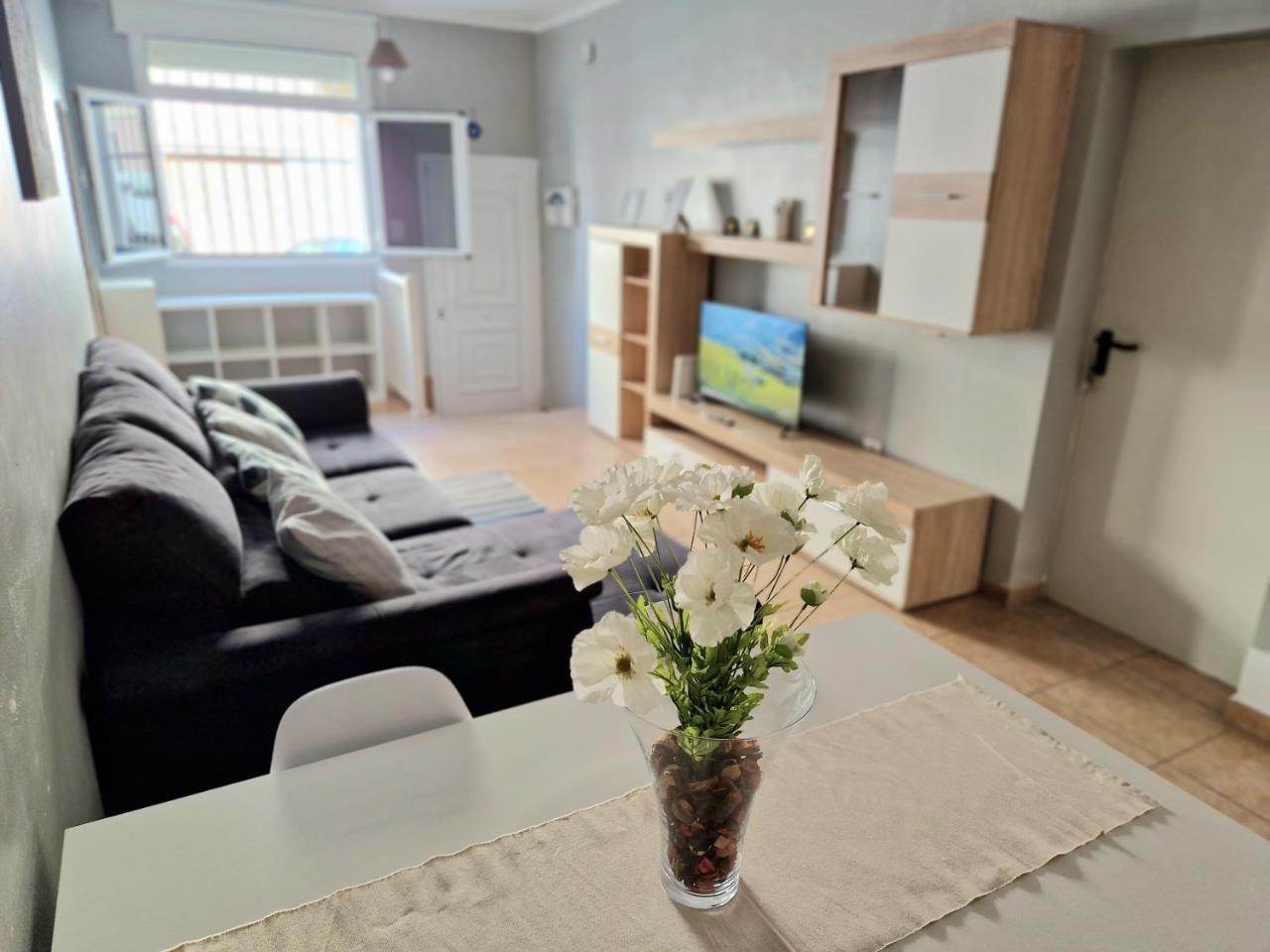 Spacious Chalet Next To the Sea - Airport