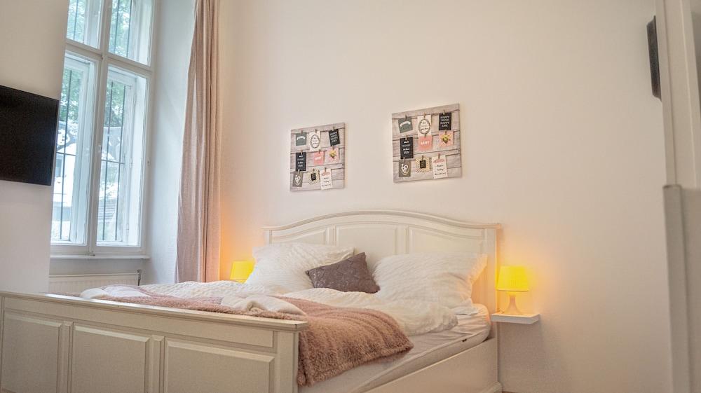 Stylish Apartment Near Downtown