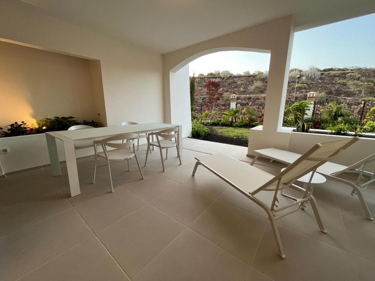 Cozy Apartment with Pools in Palm Mar