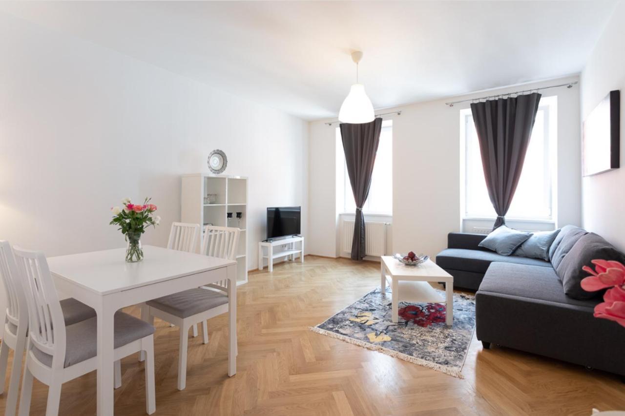 Next To City Center And Central Station, Apt.8 1