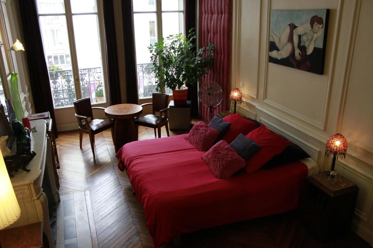 A Room in Paris 2
