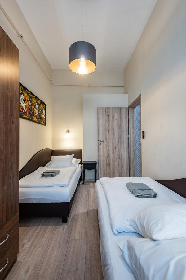 Center,The Rumbach Suite 1