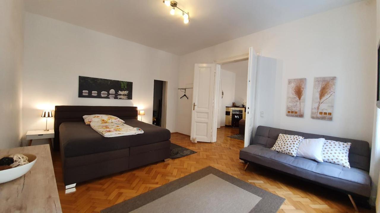 Gorgeous Viennese Apartment 10 Min To City Center