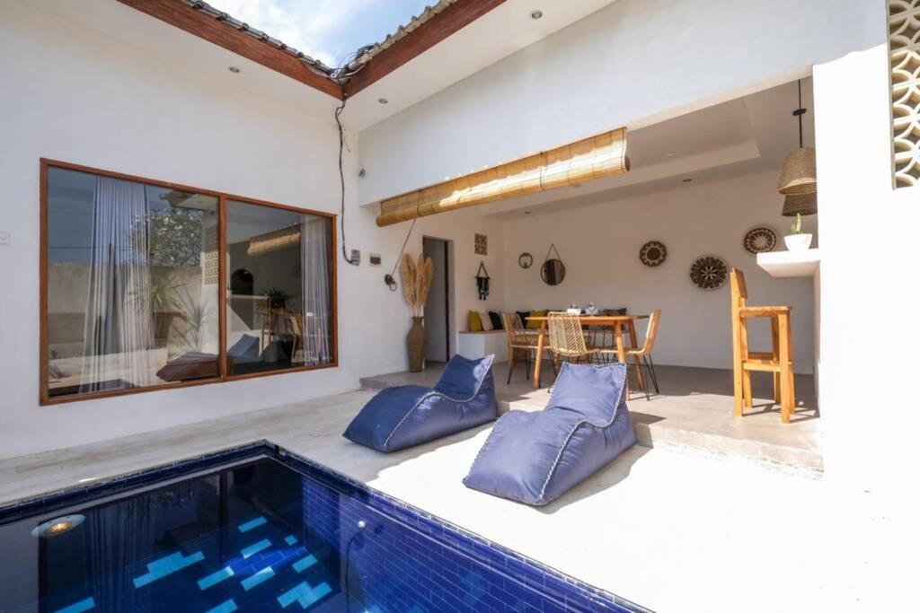 Kiki Village Bathtub And Living Room 1