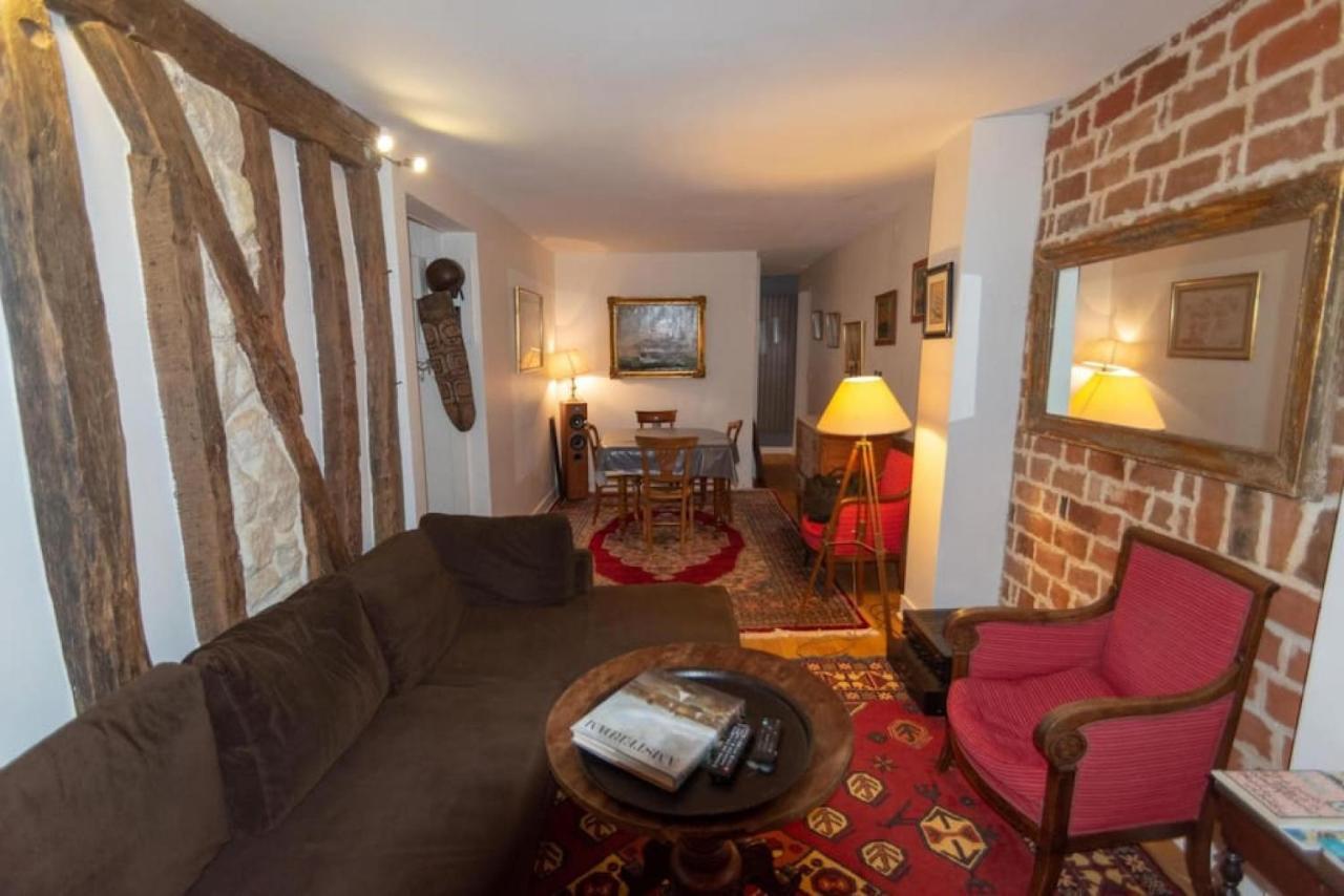 Very French Two Bedroom in the Heart of Paris