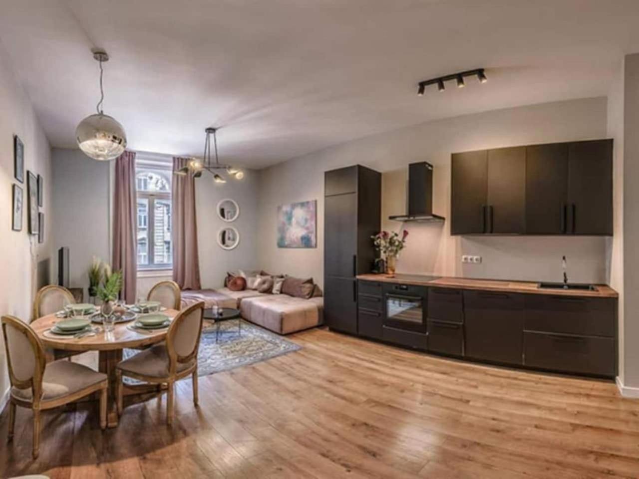 Budapest True Gem Downtown Next To Synagogue And Gozsdu Garden Area 1