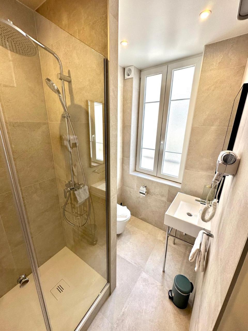 Zora (Adults only) 2