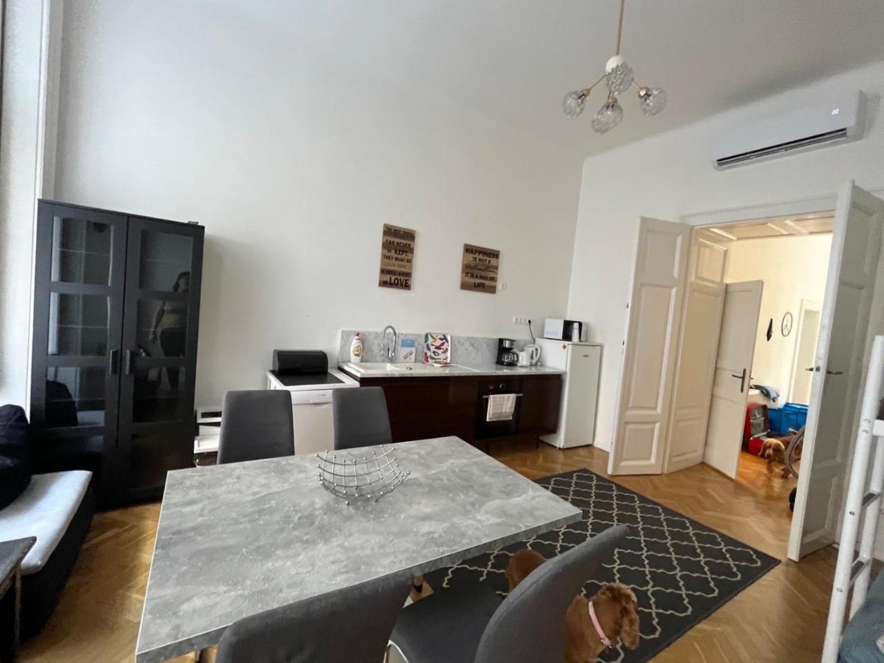 Love, Peace & Easy Living Apartment 1