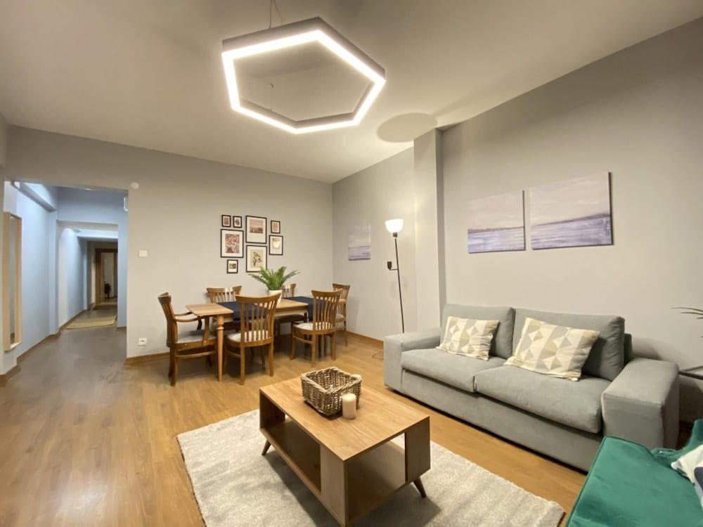 Missafir Exceptional Flat with Balcony in Sisli 2