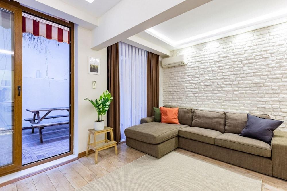 Missafir Excellent Flat with Backyard in Nisantasi