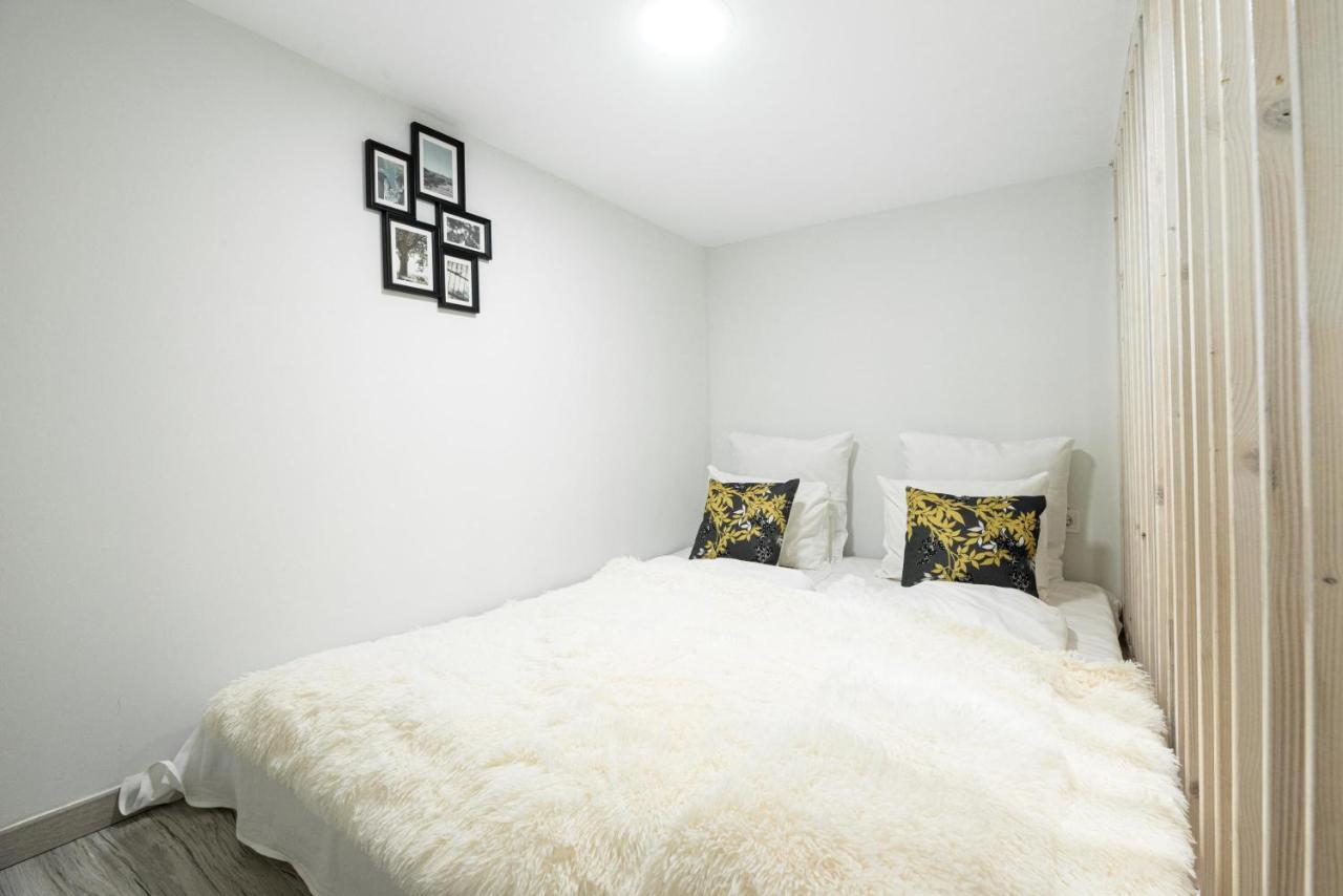 Super Central Quiet Studio 1