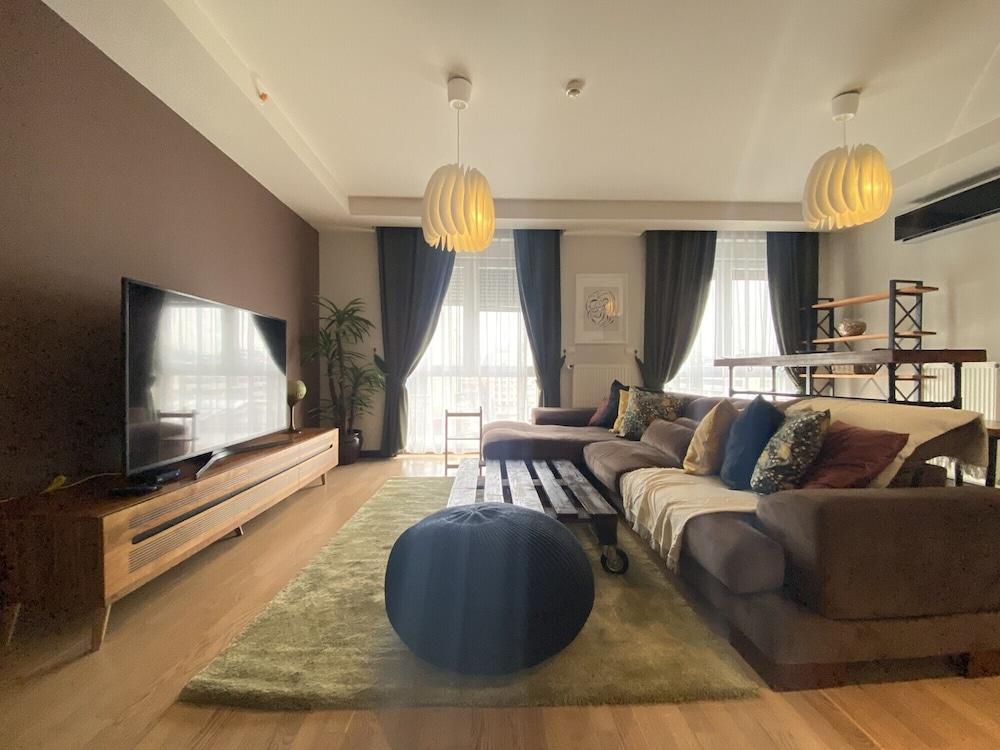 Chic Residence Flat with Central Location in Sisli 2
