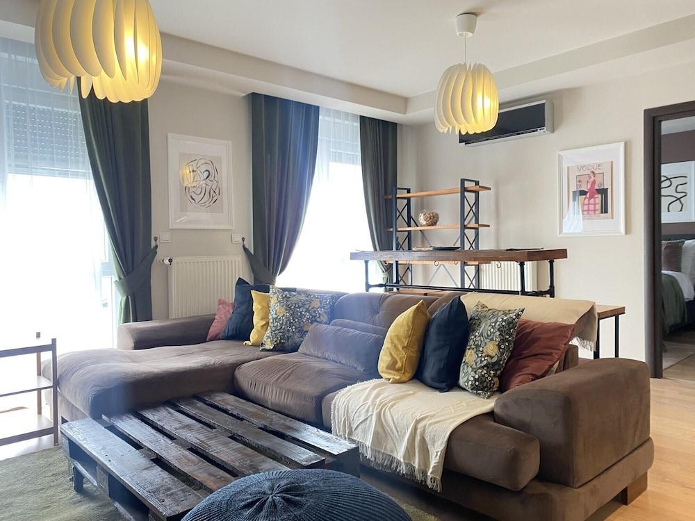 Chic Residence Flat with Central Location in Sisli