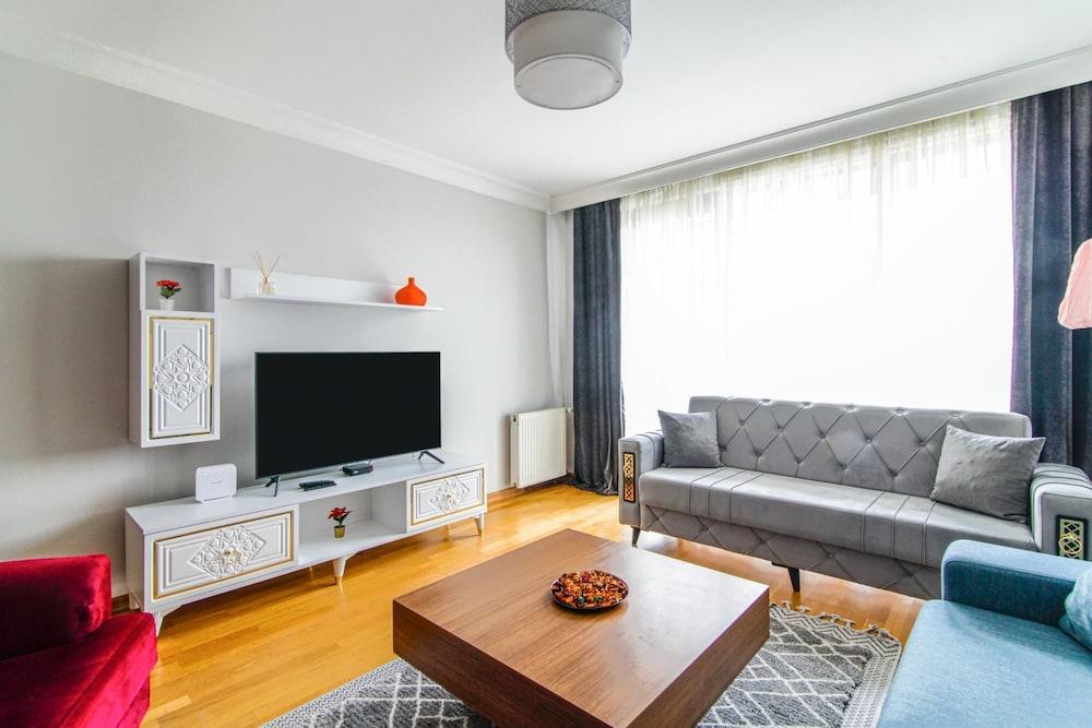 Bright And Centrally Located Flat in Sisli