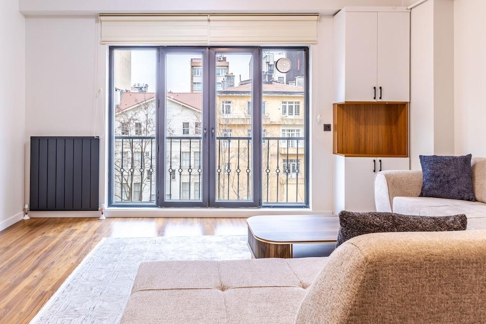 Central And Modern 2 1 Flat in Sisli 1