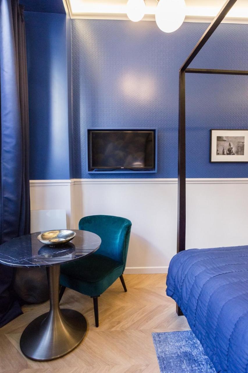 Le Cafe Des Invalides (Adults Only) 2