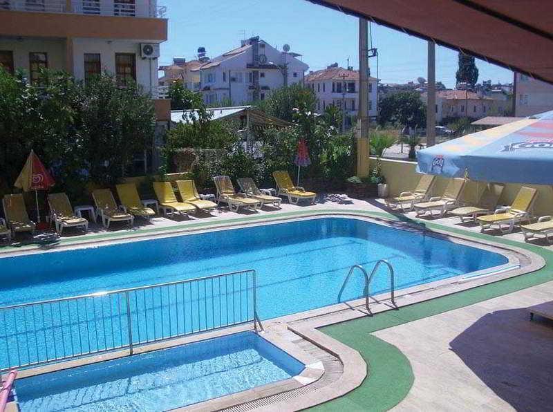 Happy Holiday Apart 1