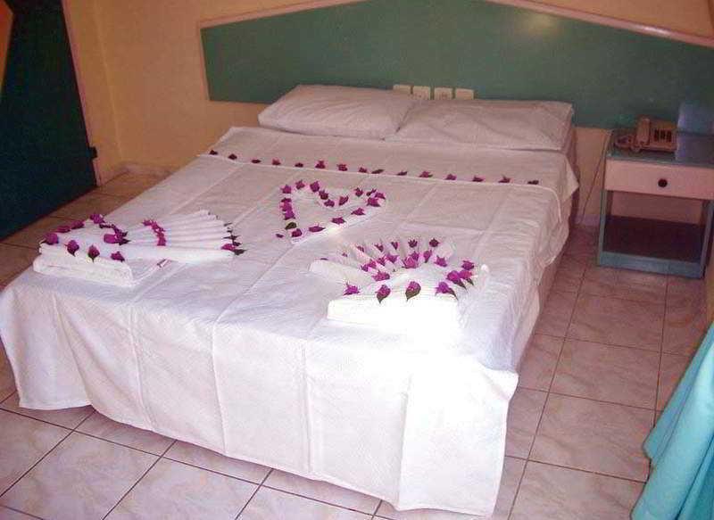 Happy Holiday Apart 2