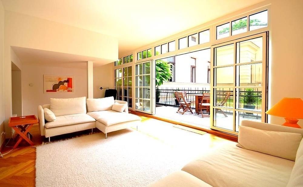 Vienna Residence High-Class Luxury Apartment for Up To 6 Happy Guests
