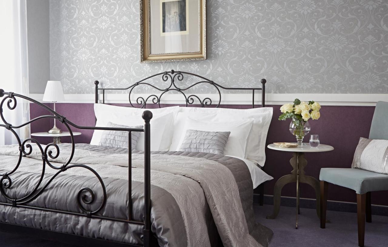 Almandine Apartments